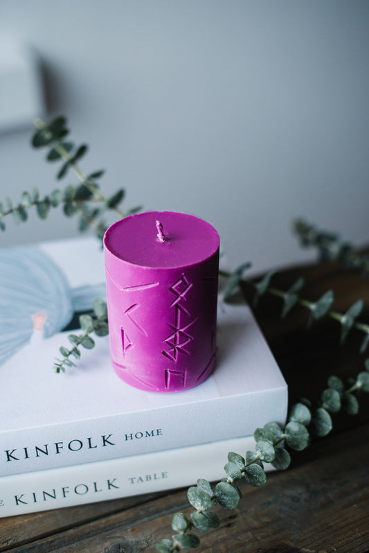 Rune Candle MIMIR – Norse Wisdom Ritual with Lavender & Sandalwood Smells Like Spells