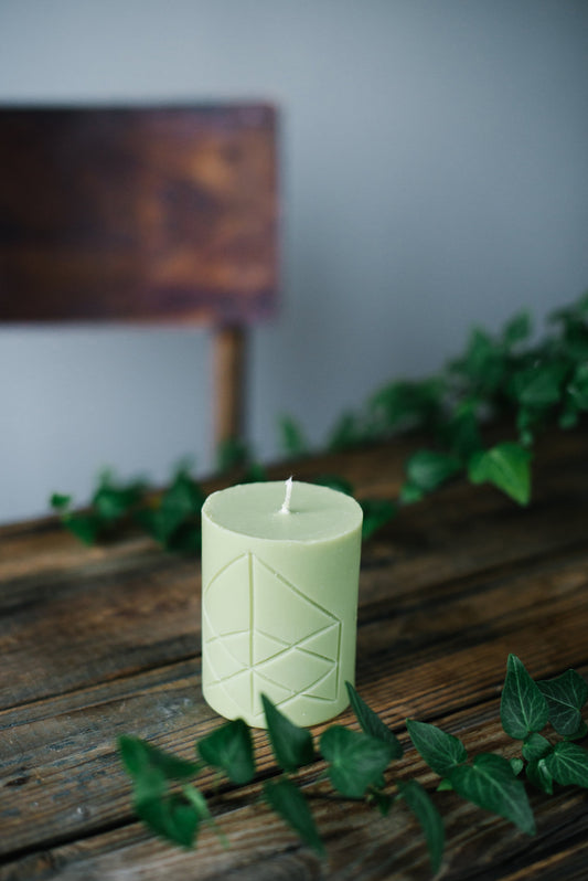 Rune Candle FREYR – Norse Prosperity Ritual with Patchouli & Myrrh Smells Like Spells